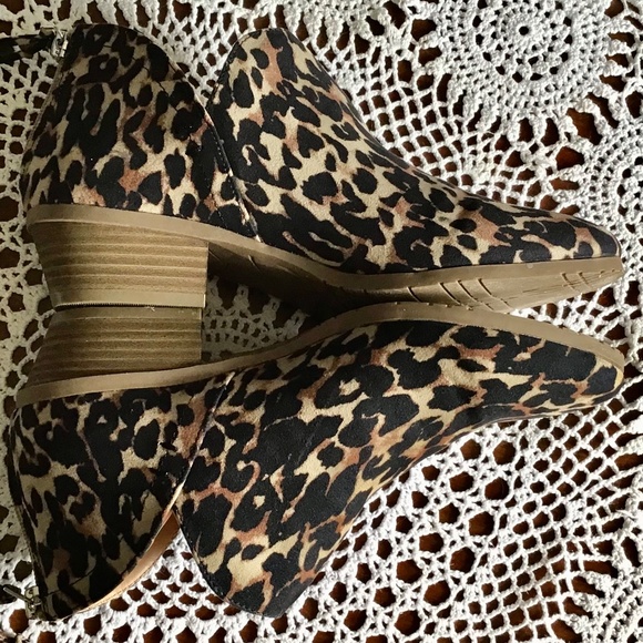 Kenneth Cole REACTION Side Way Ankle Boot~Leopard~Size 8 - Picture 8 of 9